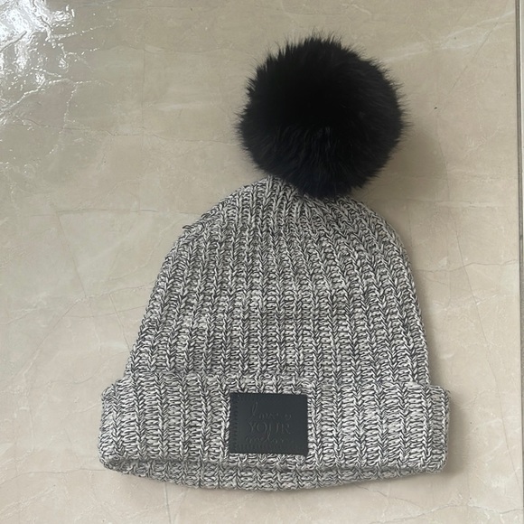 Love Your Melon Accessories - LOVE YOUR MELON grey/white pom hat